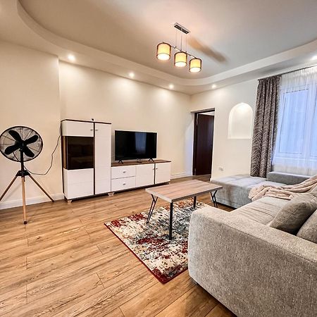 La Teatru - 2Bd Apartment Near Theatre And Old Town Brassó Kültér fotó